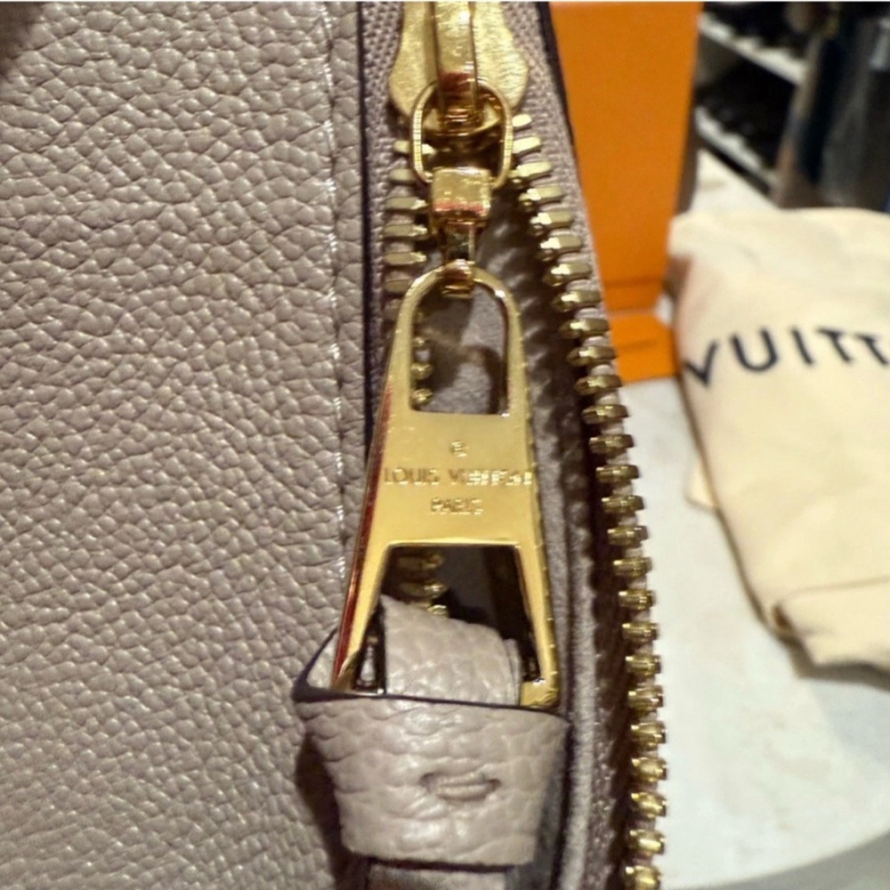 Louis Vuitton Beige Monogram Shoulder Bag - Picture 9 of 11